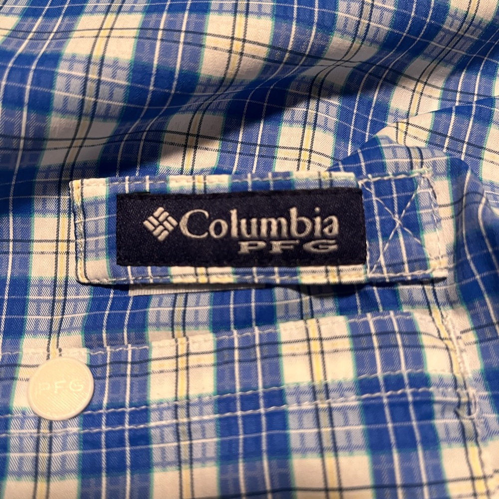 EUC Columbia PFG Men’s Short Sleeve Blue Plaid Botton Up Shirt Size Large - Picture 2 of 10
